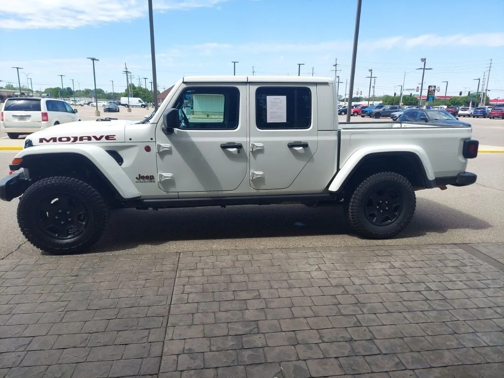Used 2023 White Jeep Mojave image 4
