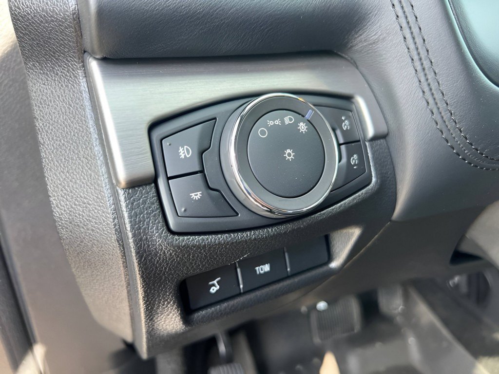 Used 2017 Blue Ford Platinum image 29