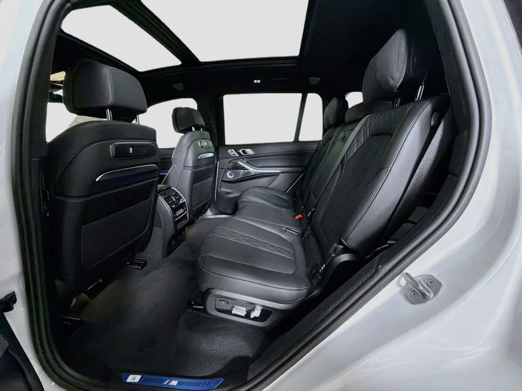 Used 2024 White BMW M60i image 26