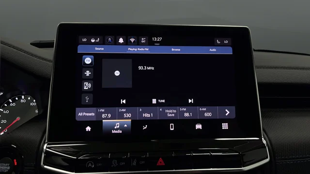 New 2026 Diamond Black Crystal Pearl-Coat Exterior Paint Jeep Latitude image 14
