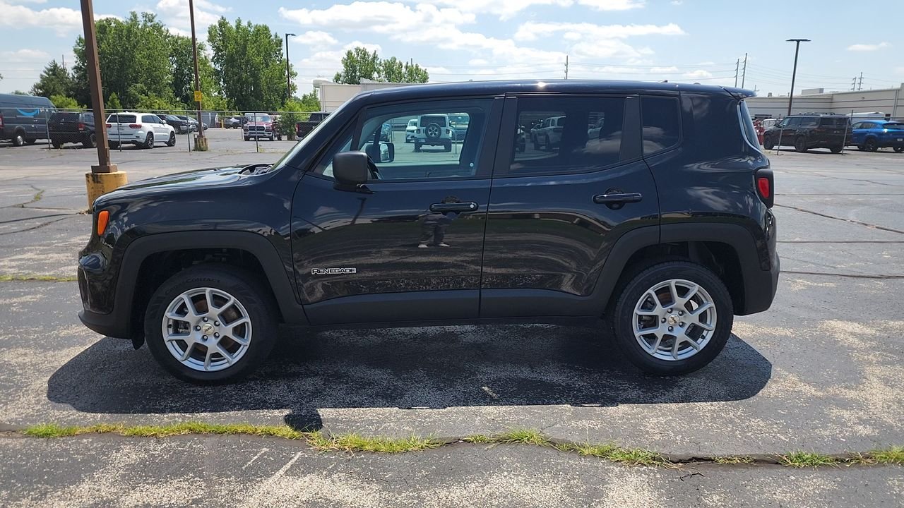Used 2023 Black Clearcoat Jeep Latitude image 5