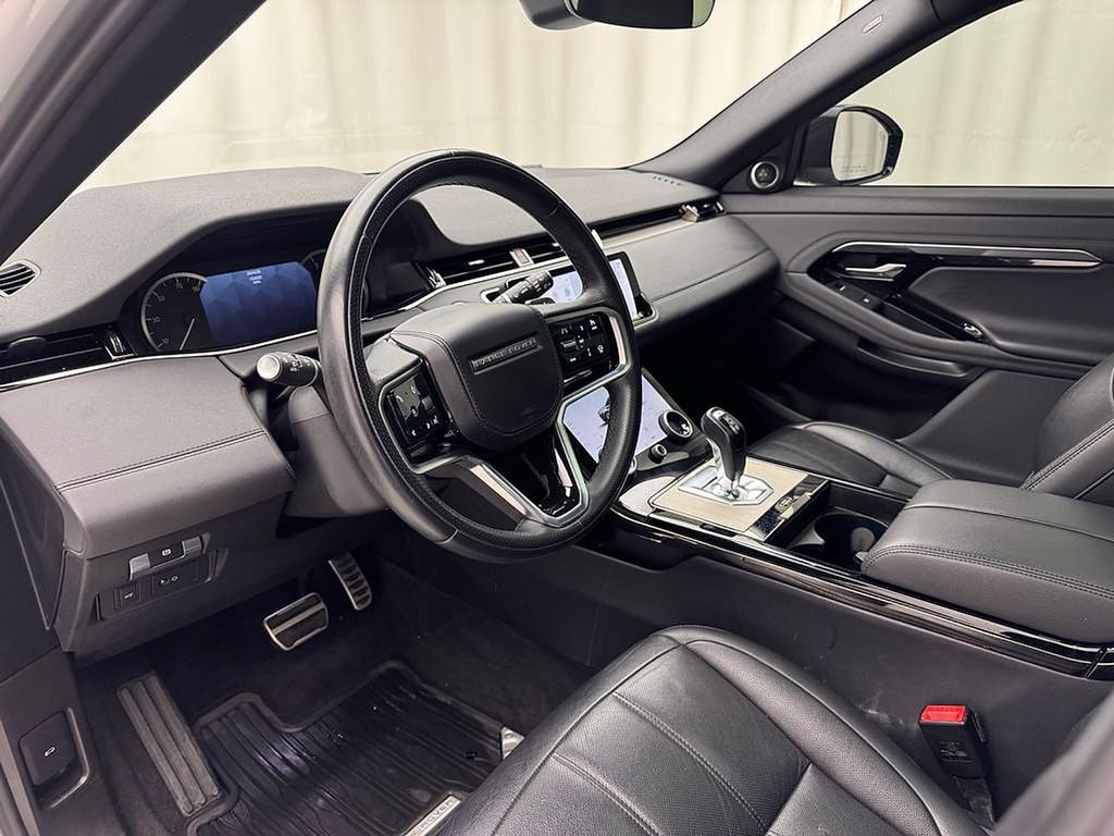 Used 2023 Fuji White Land Rover R-Dynamic SE image 4