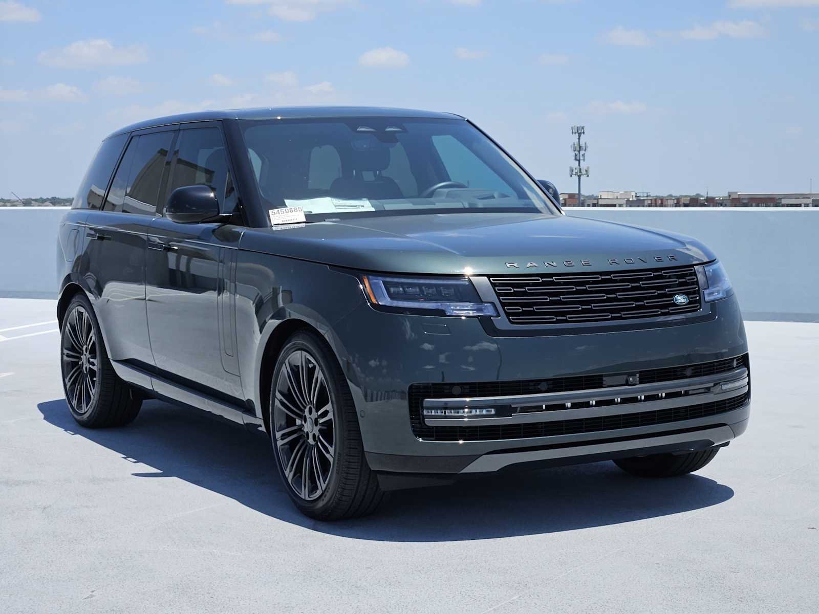 New 2026 Belgravia Green LAND ROVER SE image 3