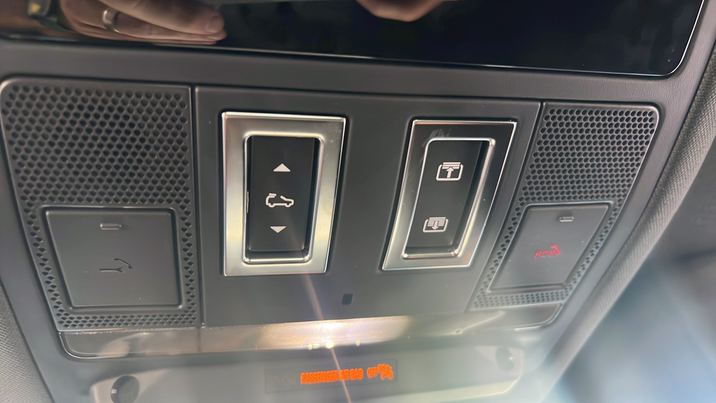 2026 Land Rover Defender X-Dynamic SE - Photo 36