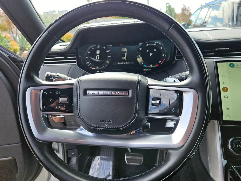 Used 2023  Land Rover Autobiography image 15