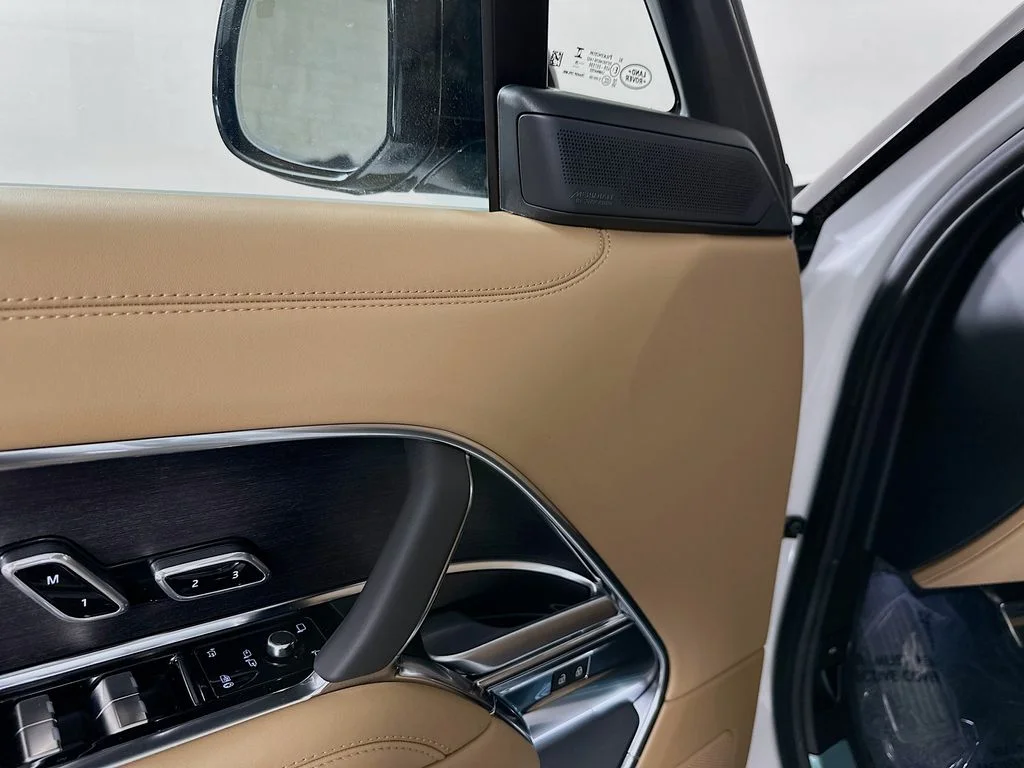 New 2026 Fuji White Land Rover SE image 23