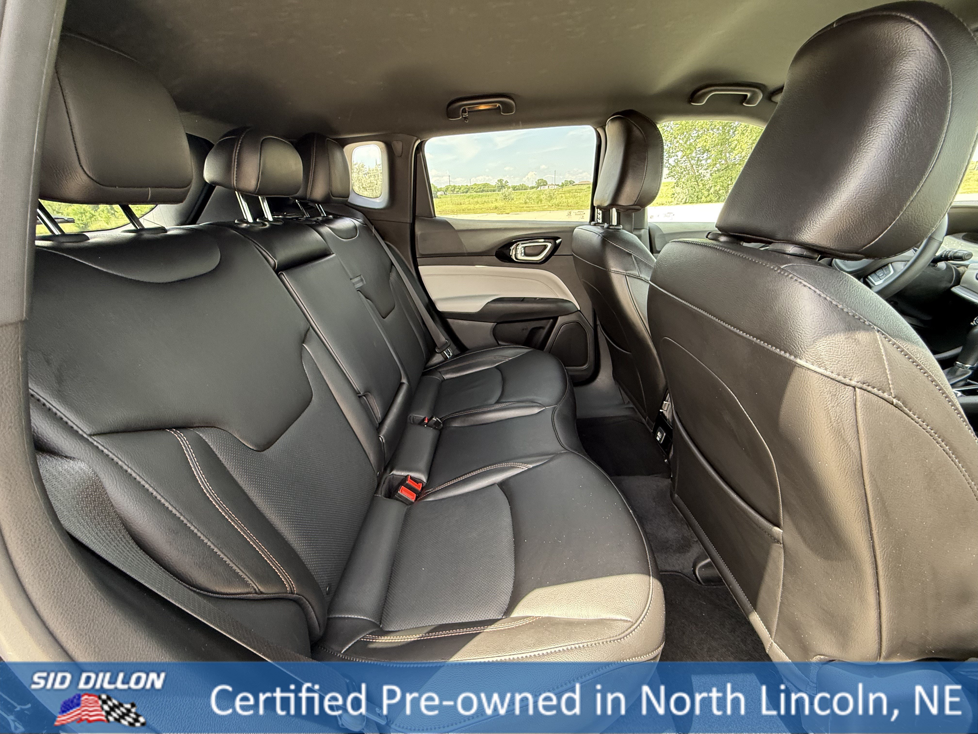 Used 2023 Diamond Black Crystal Pearlcoat Jeep Limited image 21