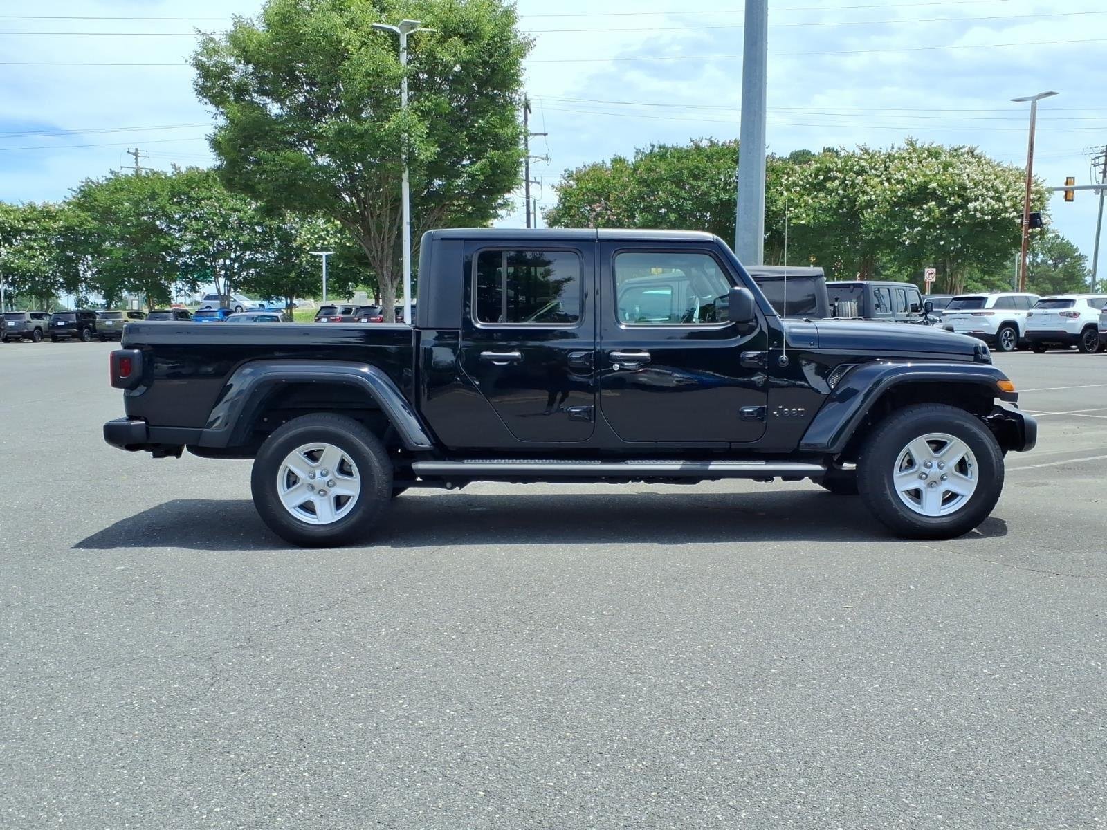 Used 2023 Black Clearcoat Jeep Sport S image 11