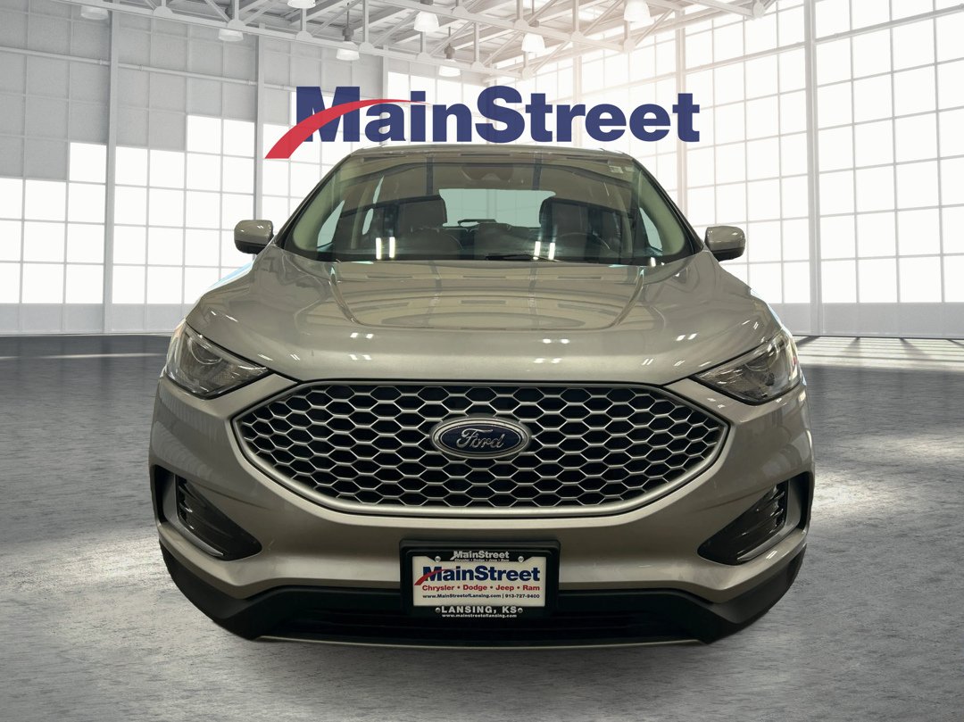 Used 2024 Silver Ford SEL image 8