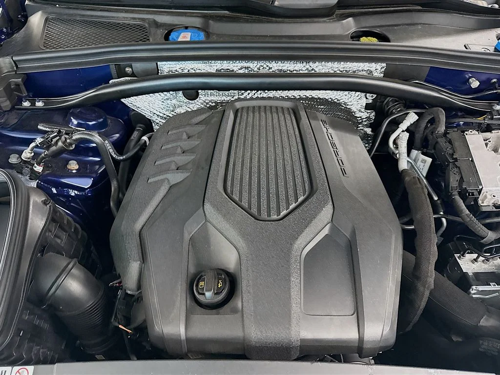 Used 2022  Porsche Base image 31
