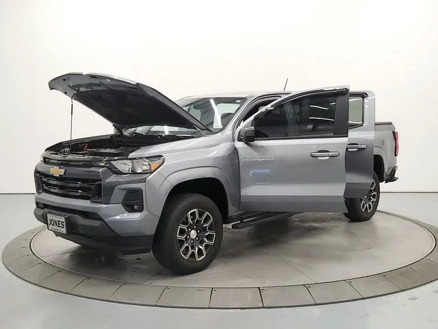Used 2023 Gray Chevrolet LT image 11