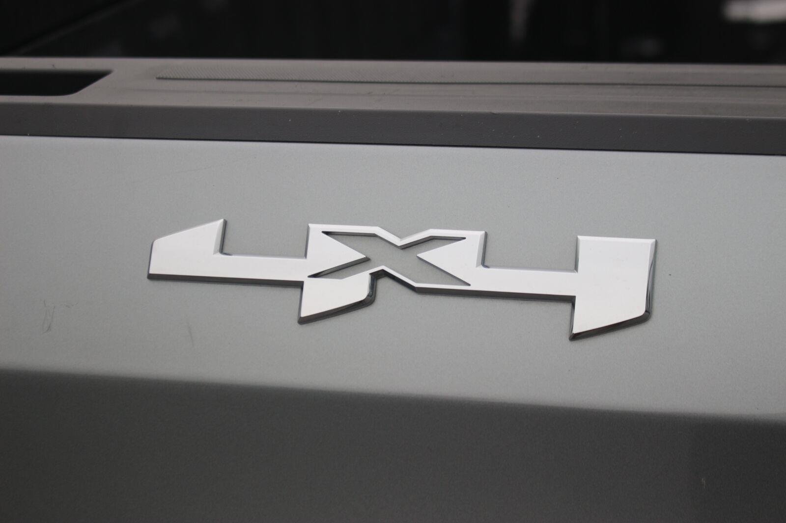 Used 2025 Sterling Metallic GMC SLT image 10