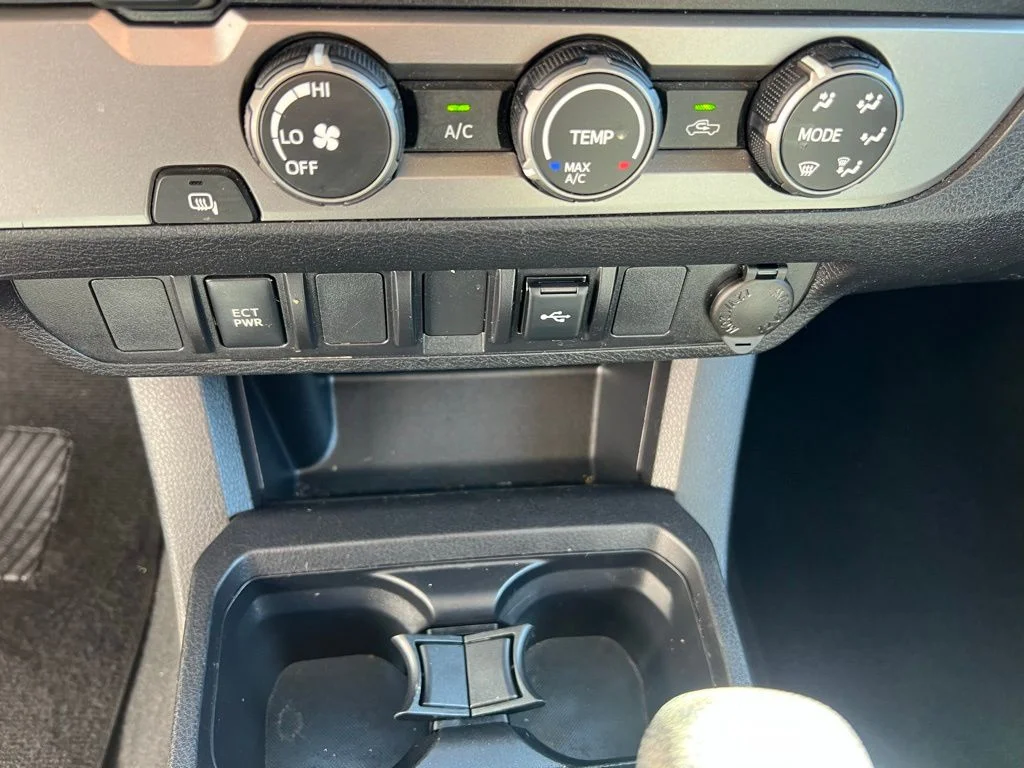 Used 2022 Midnight Black Metallic Toyota SR image 15