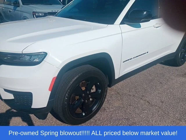 Used 2023 White Jeep Altitude image 2