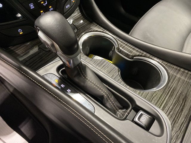 Used 2018 Summit White Buick Essence image 15