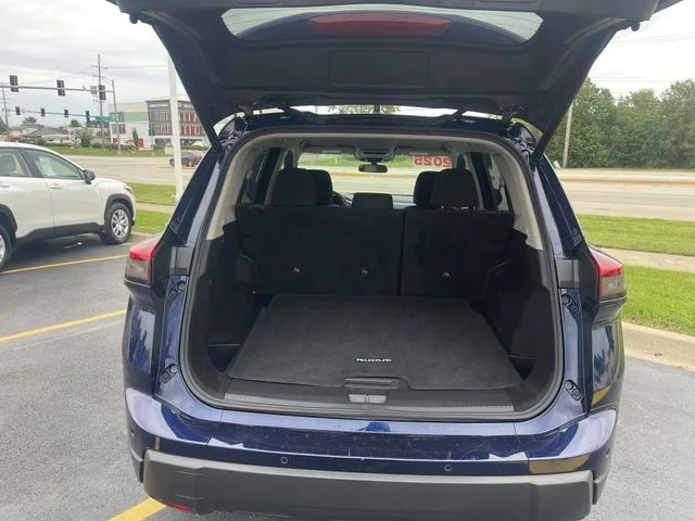 2025 Nissan Rogue SV - Photo 33