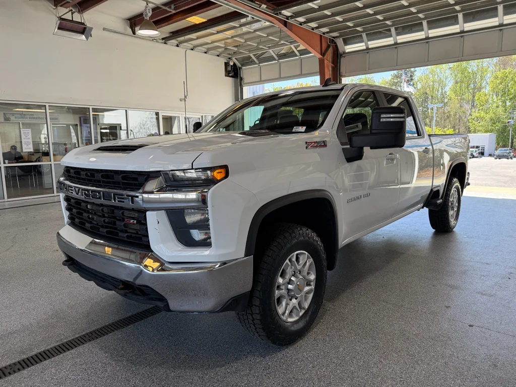 Used 2023 Summit White Chevrolet LT image 4