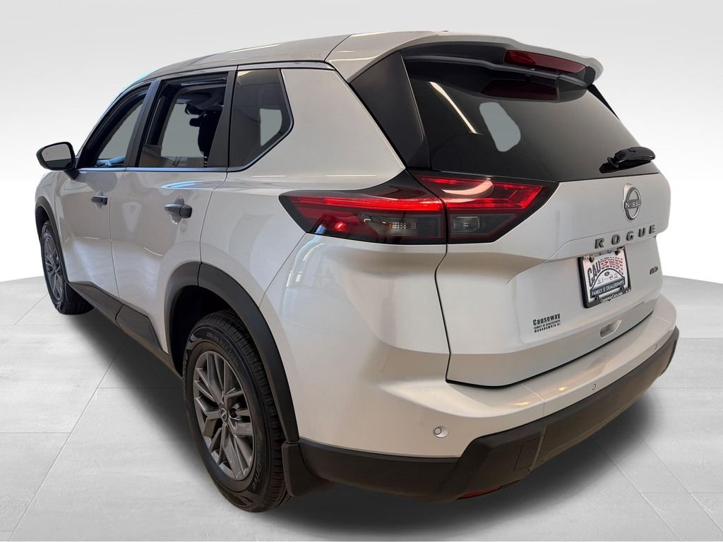 Used 2024 Silver Nissan S image 5