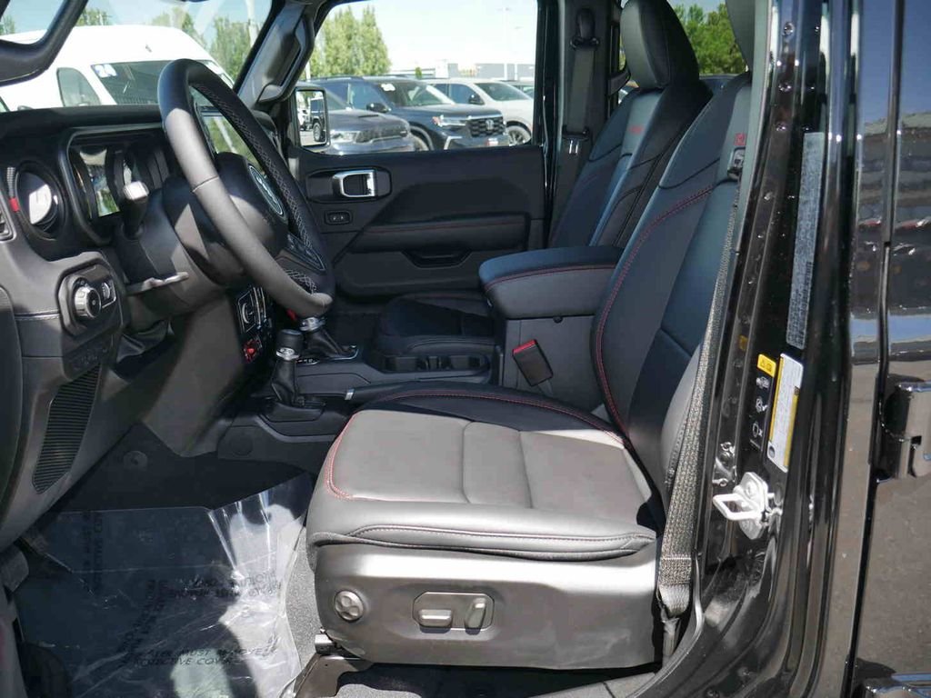 New 2026 Black Clear-Coat Exterior Paint Jeep  image 26