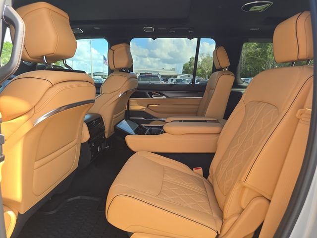 New 2026 Silver-Zynith Exterior Paint Jeep Summit Reserve image 13