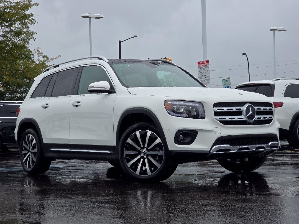 Certified Used 2023  Mercedes-Benz GLB 250 image 1