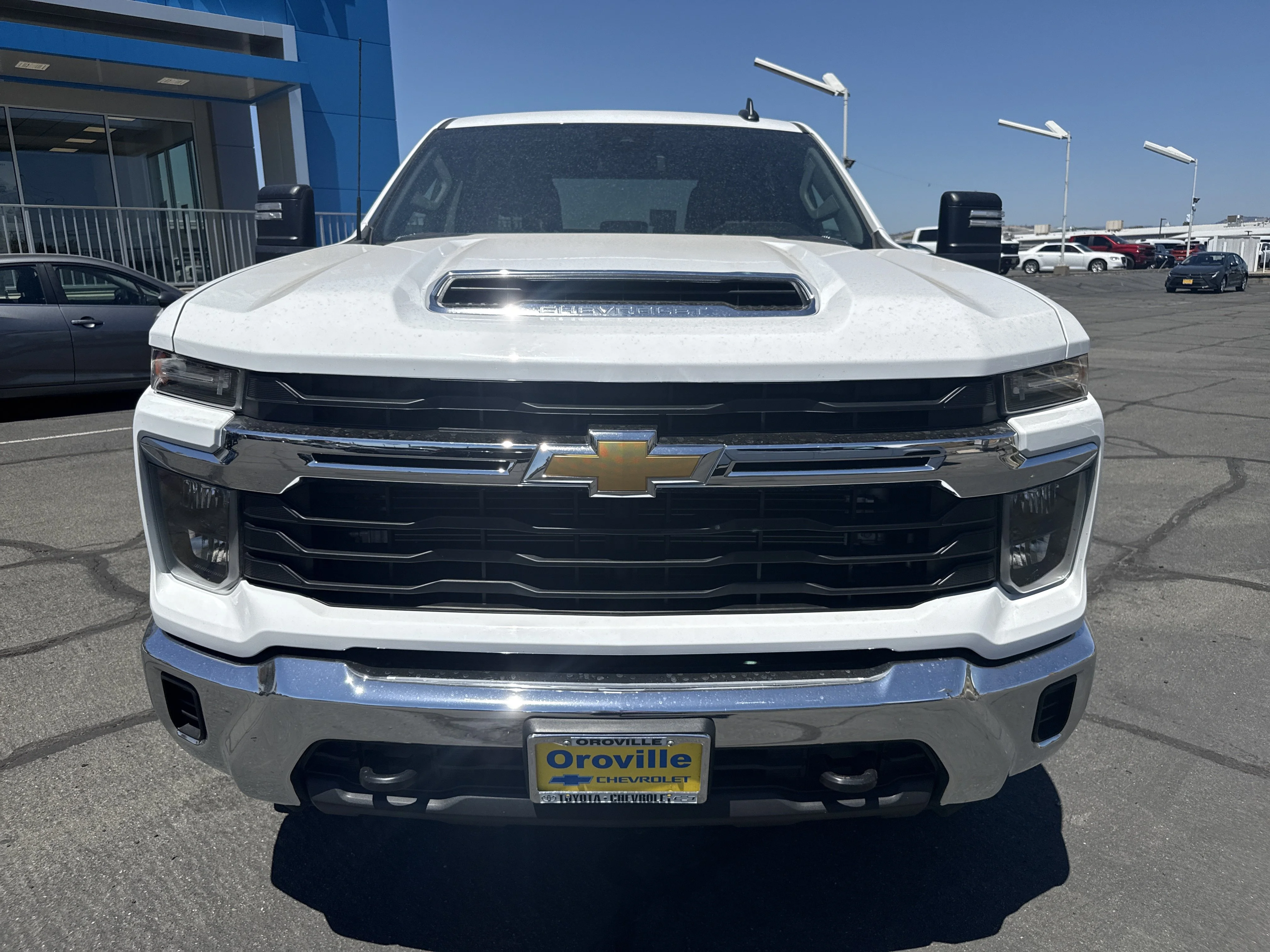 Used 2024 Summit White Chevrolet LT image 8