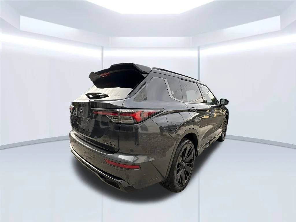 New 2026 Gray Mitsubishi SEL image 10