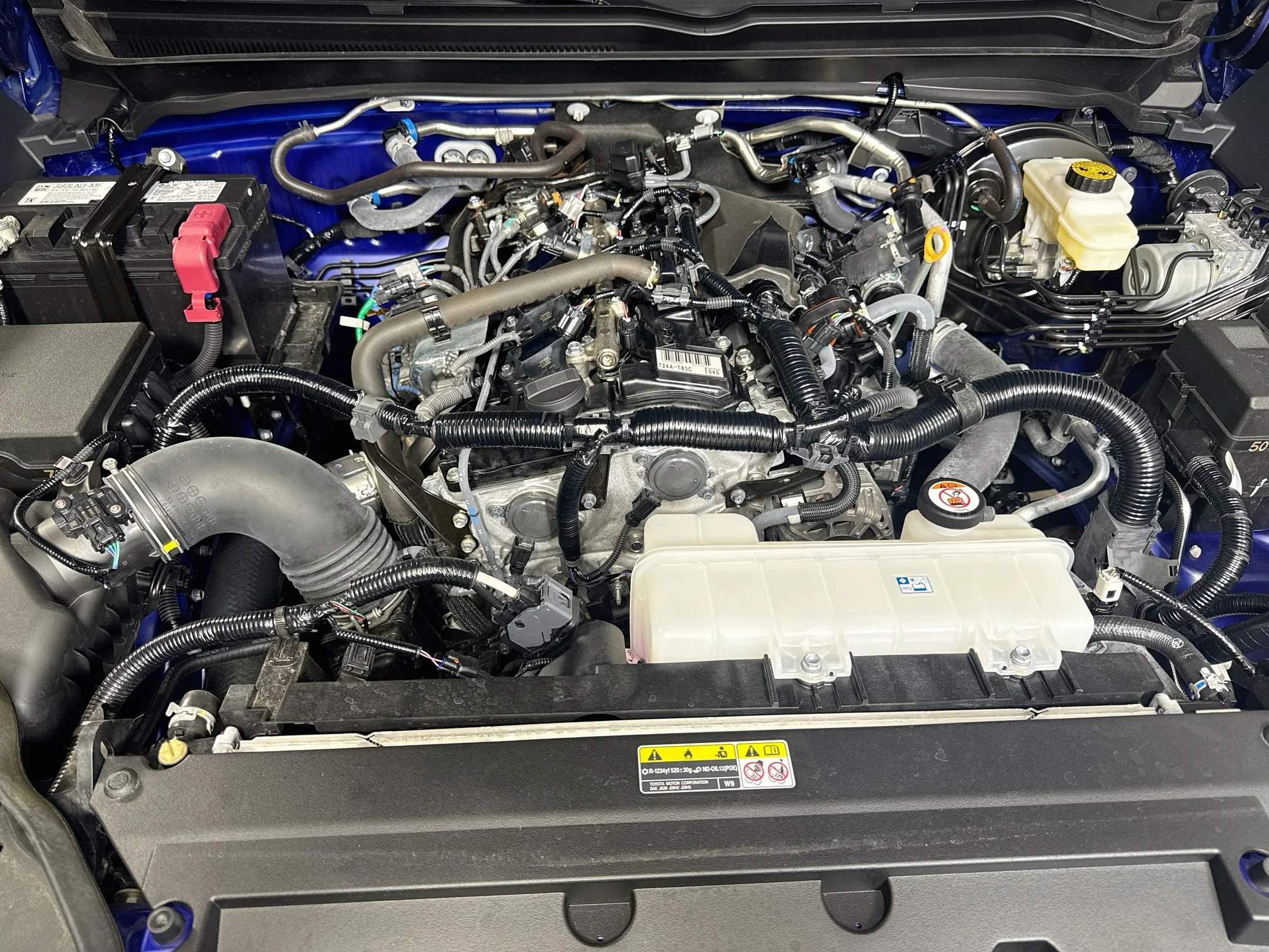 Used 2025 Blue Crush Metallic Toyota SR5 image 28