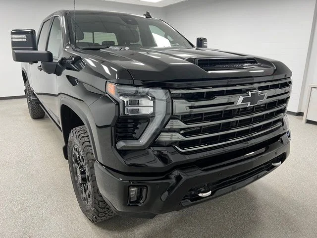 Used 2024 Black Chevrolet High Country image 2