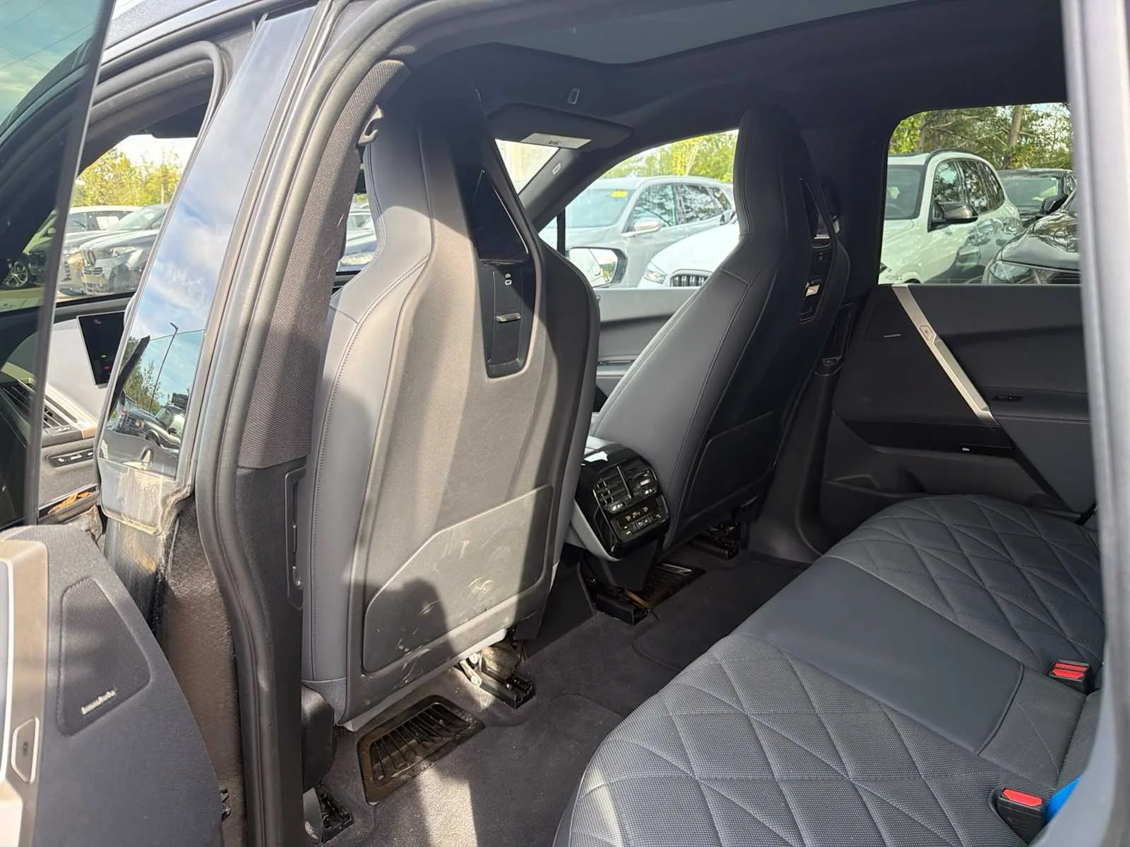 Certified Used 2024 Black Sapphire Metallic BMW xDrive50 image 16