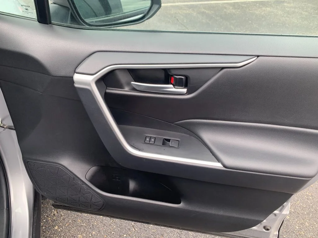 Used 2025 Silver Toyota XLE image 20