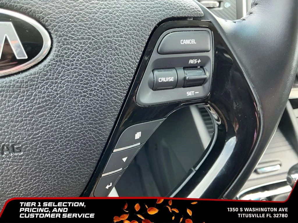 Used 2017 White Kia S image 29