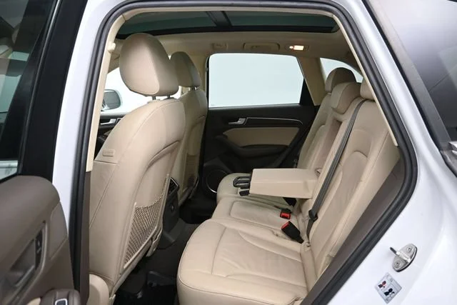 Used 2024 White Frost Tricoat Buick Avenir image 22