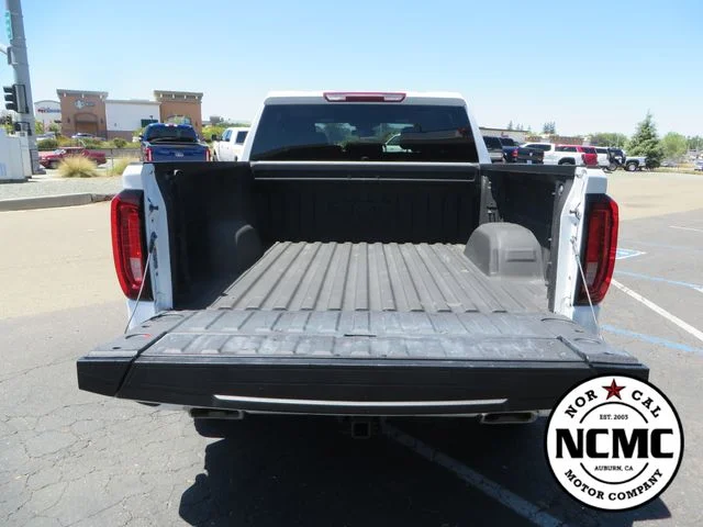 Used 2025 White GMC AT4 image 11