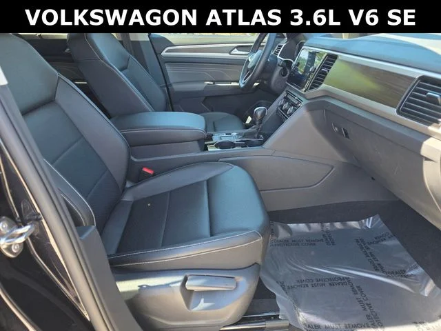 2023 Volkswagen Atlas SE w/Tech - Photo 10