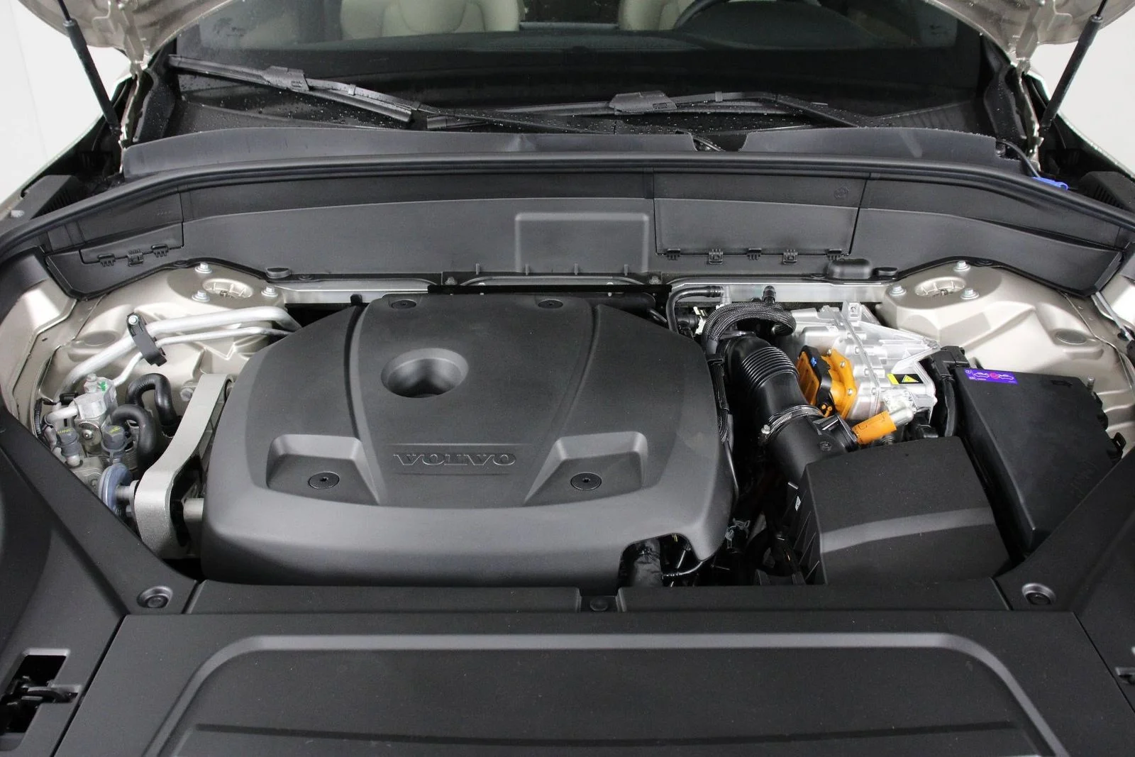 New 2026  Volvo T8 Plus image 12