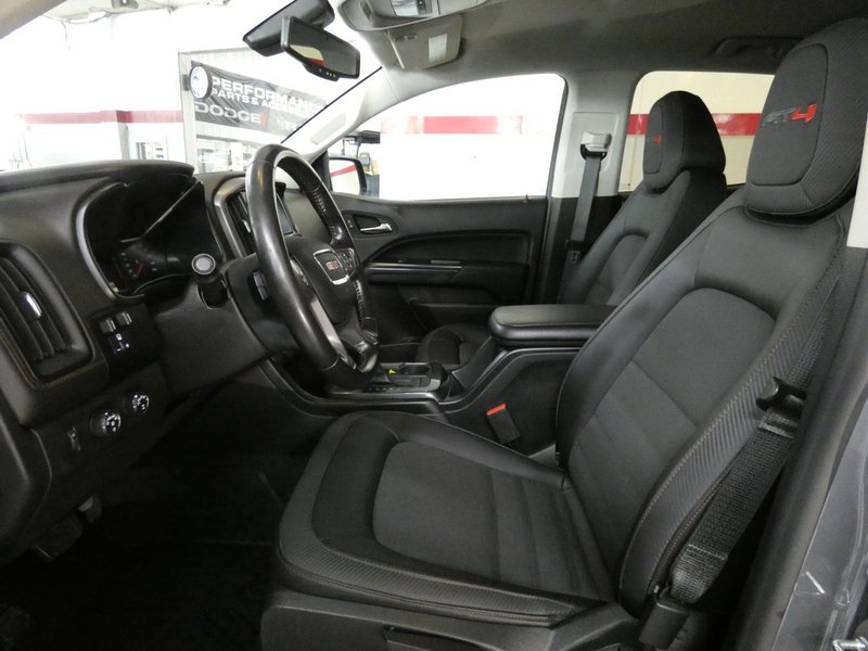 Used 2022 GRAY GMC 4WD Crew Cab 128" AT4 w/Cloth image 10