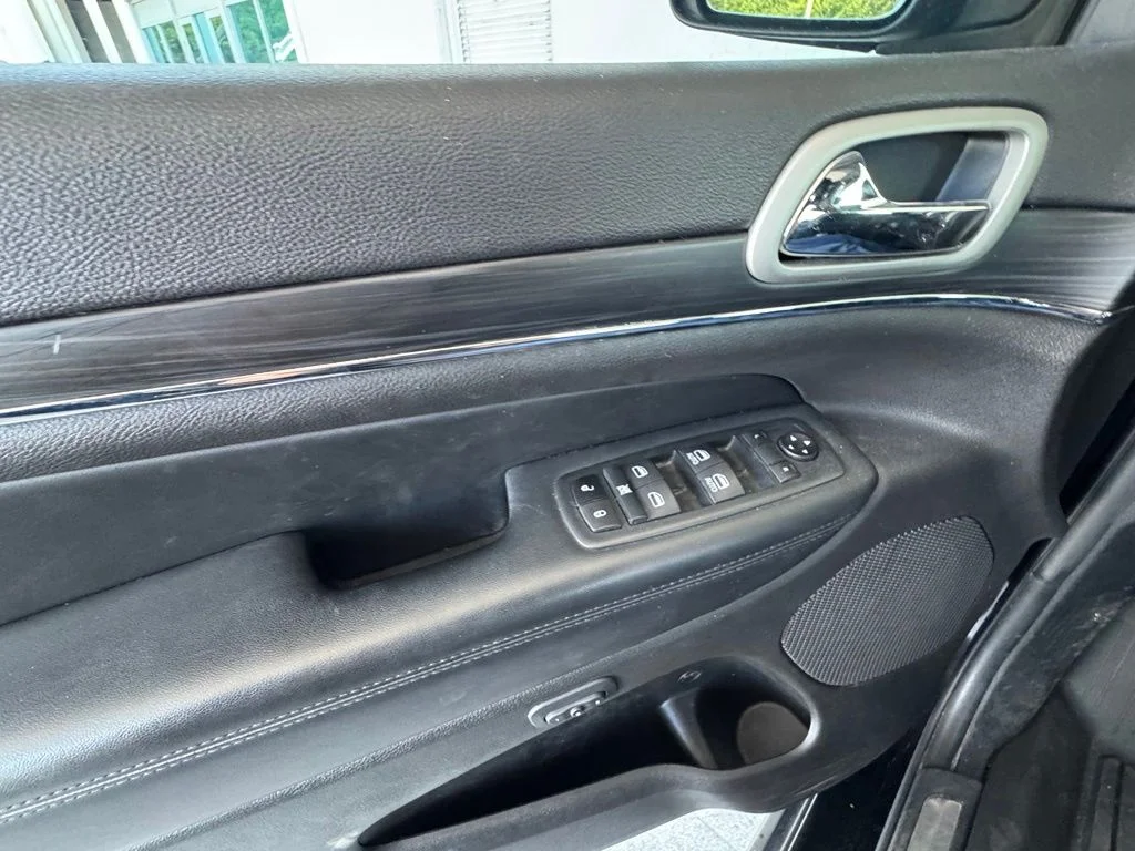 Used 2021 Black Jeep Limited image 36