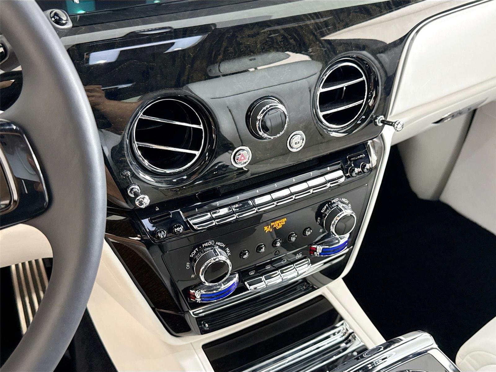 Used 2023  Rolls-Royce  image 21