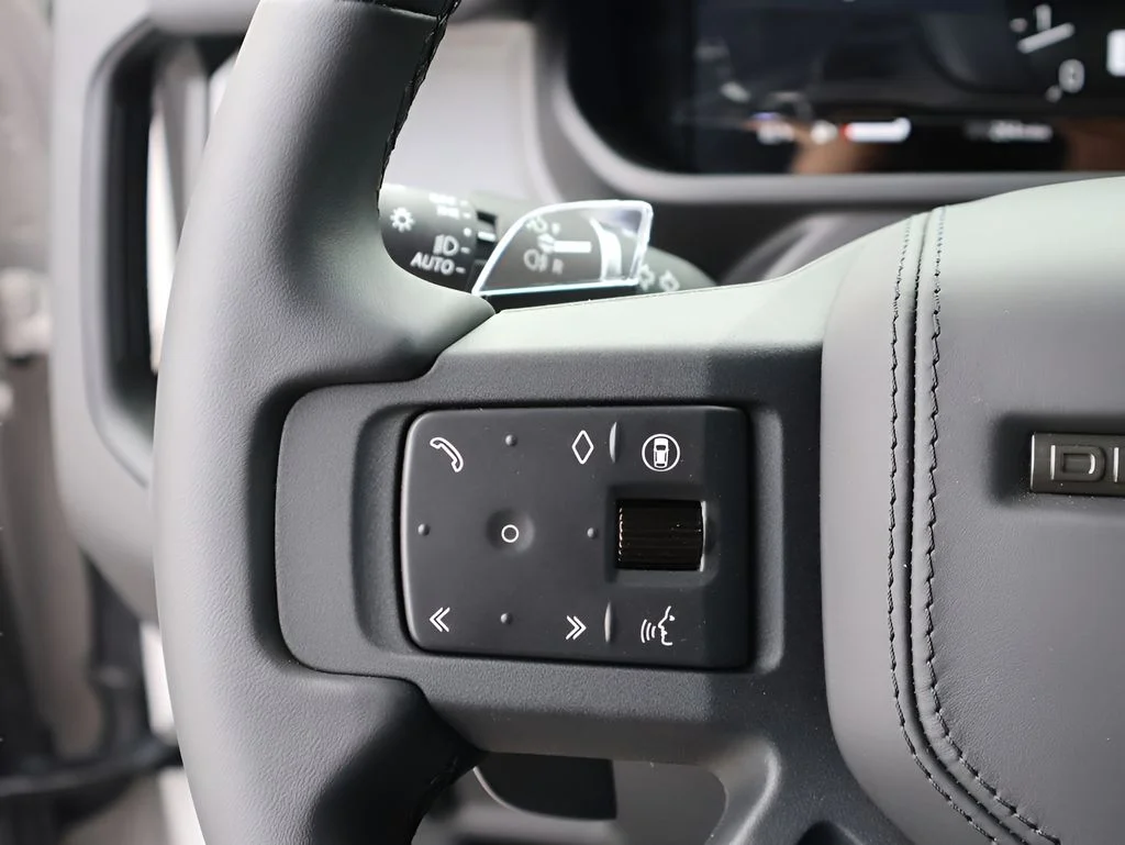 2026 Land Rover Defender OCTA - Photo 36