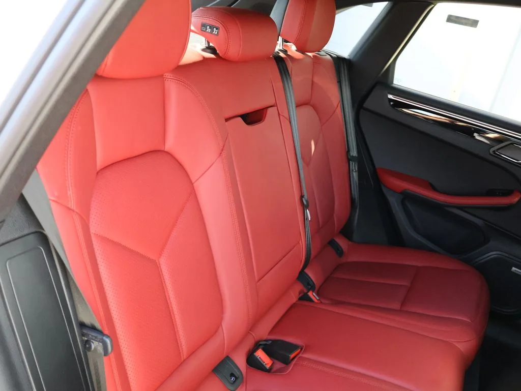 Used 2020  Porsche Base image 12