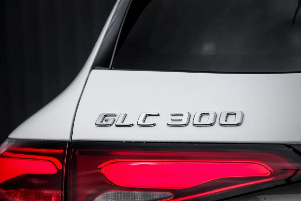 New 2026 Polar White Mercedes-Benz GLC 300 image 42