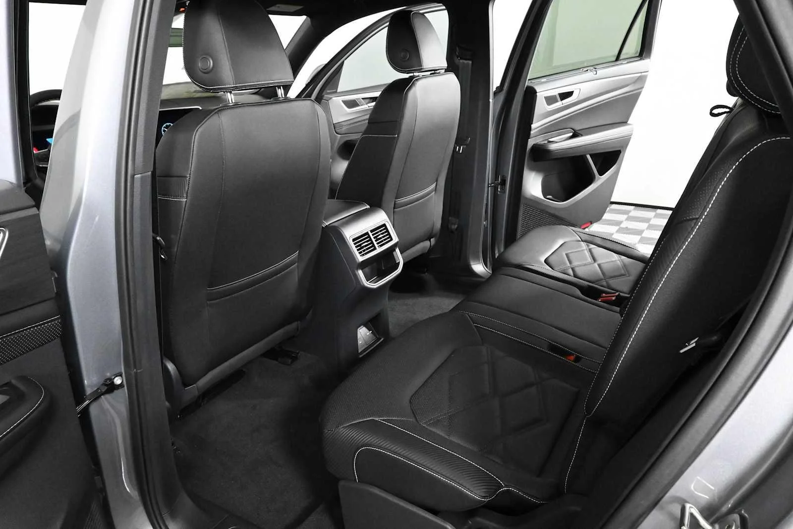 New 2026 Silver Mist Metallic Volkswagen 2.0T SE w/Technology image 13