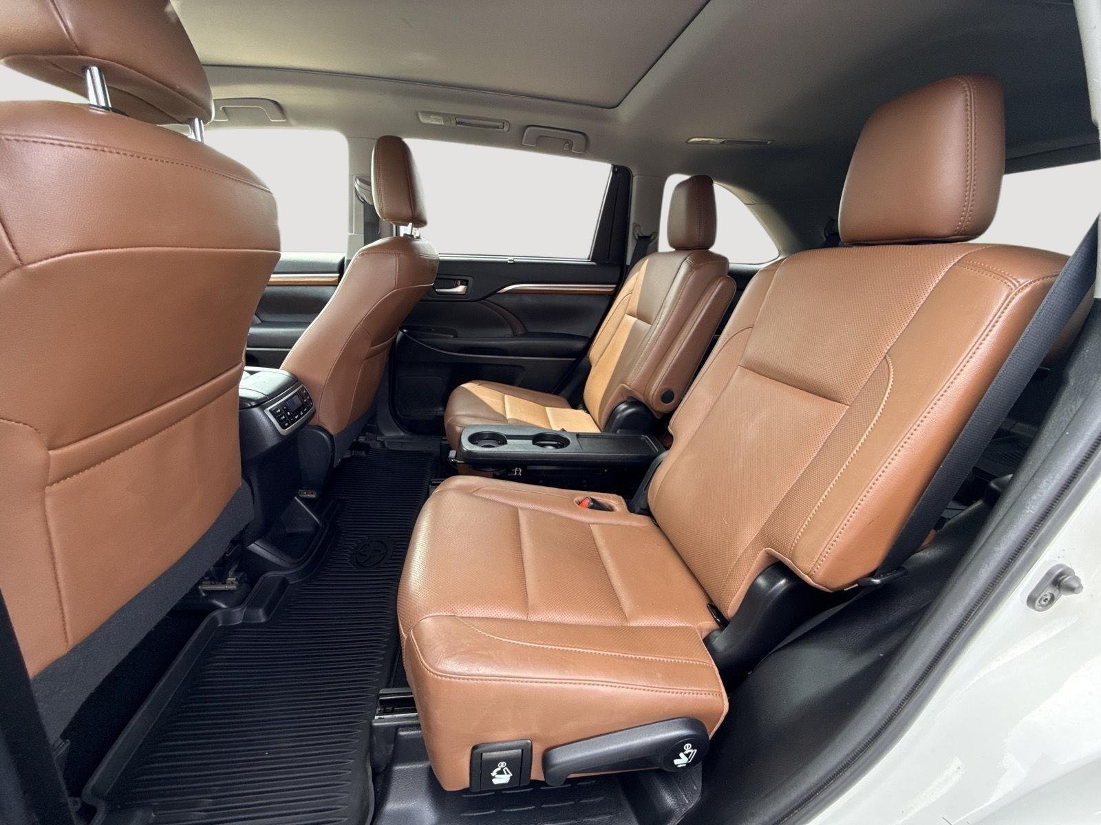 Used 2019 Blizzard Pearl Toyota Limited Platinum image 26