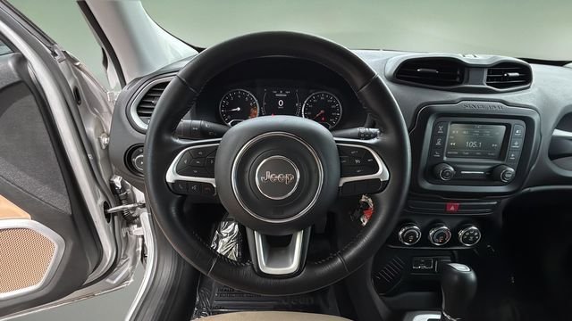 Used 2015 Silver Jeep Latitude image 11