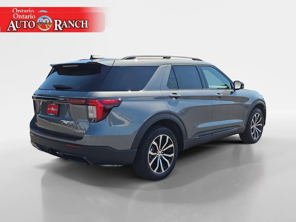 New 2026 Carbonized Gray Metallic Ford ST-Line image 5