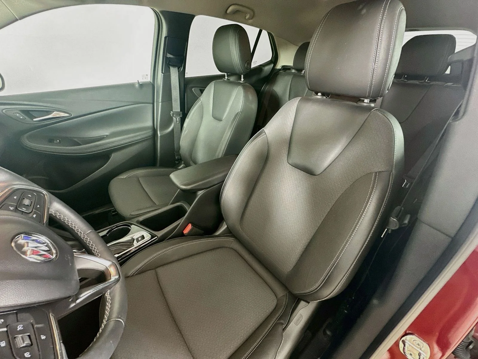 Used 2023 Red Buick  image 34