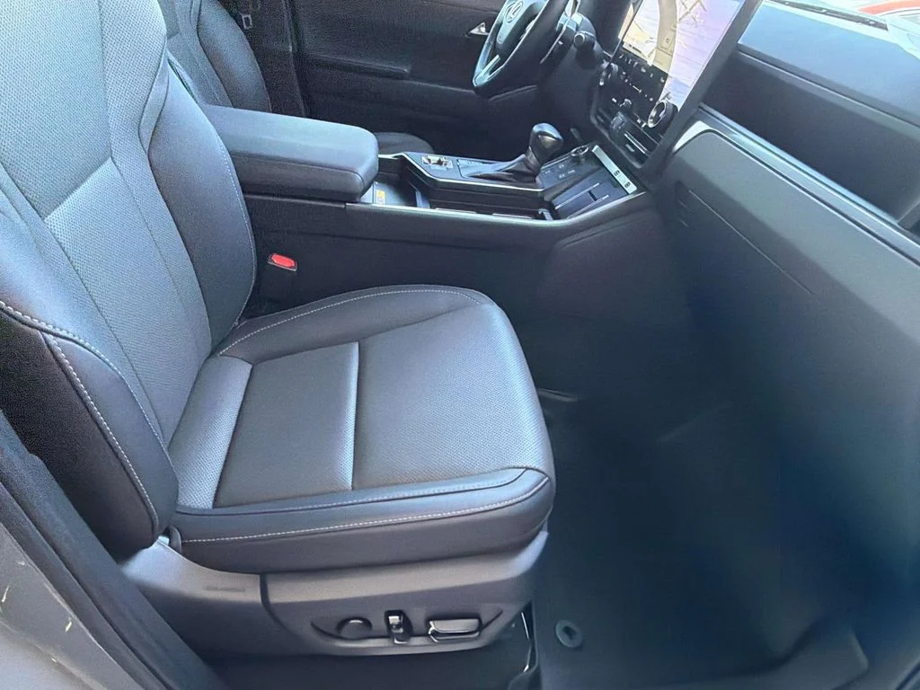 Used 2024 Incognito Lexus Premium+ image 40