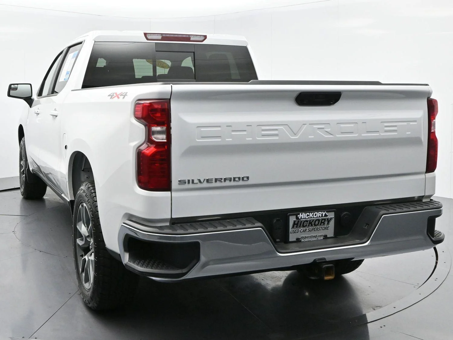 Used 2025 Summit White Chevrolet LT image 6