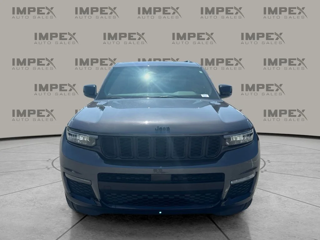 Used 2025 Gray Jeep Limited image 8